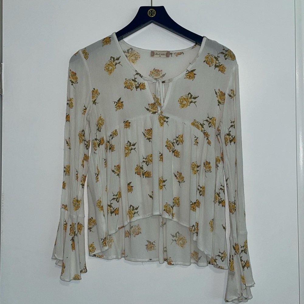 Cute bell sleeve top with flowers